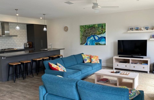 Inverloch House | Sunnyside - Surf Side, Linen and Wifi included