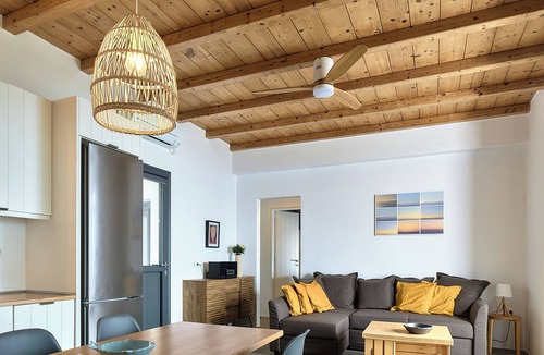 Kea House | Sunrise - Absolute sea views and pool