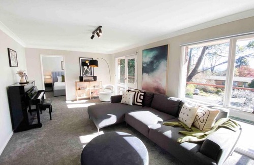 Mount Victoria House | Sunrise Artist at Mt Victoria