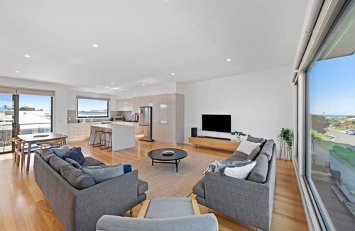 Torquay House | Sunrise Elegance in the Heart of Torquay.