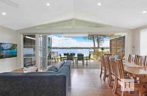 Mannering Park House | Sunset Central Coast