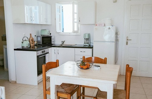 Aliki Apartment | Sunset Getaway Aliki: Charming apartment by the beach with beautiful sunset view