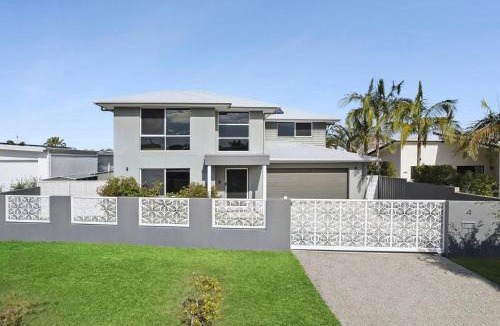 Pelican Waters House | Sunset House at Pelican Waters