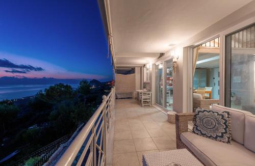 Zalongo Apartment | Sunset Riza