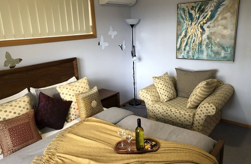 Austins Ferry Apartment | Sunshine Apartment