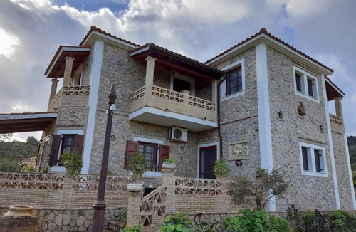 Ano Vasilikos House | Sunshine Villa