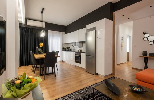Kinosargous Apartment | Superb Athens Apartment | Apartment Kron | 3 Bedrooms | City View