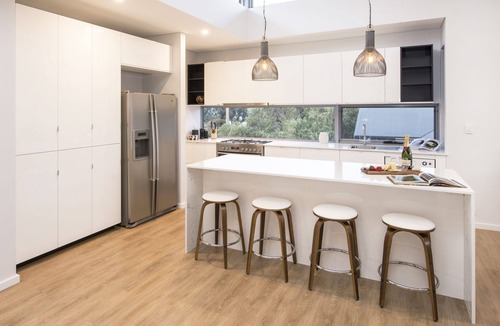 Dunsborough House | Superb Dual Keyed Home with Stunning Ocean Views just 300 Metres to Beach