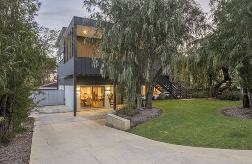Dunsborough House | Superb Dual Keyed Home with Stunning Ocean Views just 300 Metres to Beach