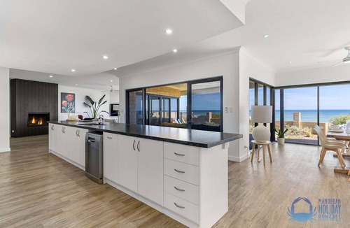 Dawesville House | Superb spacious 4BR beach front holiday home