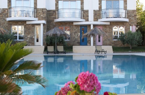 Makry Gialos Villa | Superb Villa with Large Shared Pool