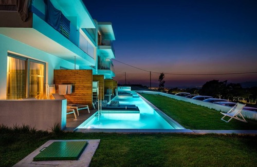 Psalidi Apartment | Superior Double Room with Swim-up Sharing Pool - Sea View