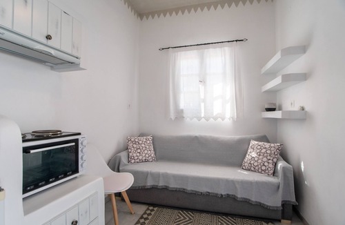 Mikri Vigla Apartment | Superior Ground Floor 1-Bedroom Apartment with Garden View