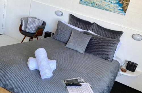 Marcoola Apartment | Surfair Resort Marcoola Beach Studio Split Queen Electric Adjustable Bed