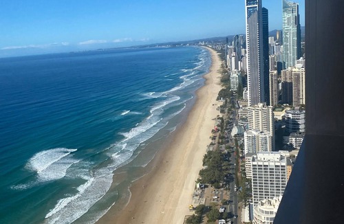 Surfers Paradise Apartment | Surfers Paradise Beach Front Skyline 2 Bedroom Luxury Apartment.