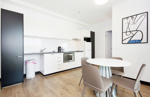 Adelaide Central Business District Apartment | Swainson on Synagogue - 1005