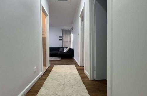 Swansea House | Swansea Coastal Retreat near the sea and IGA