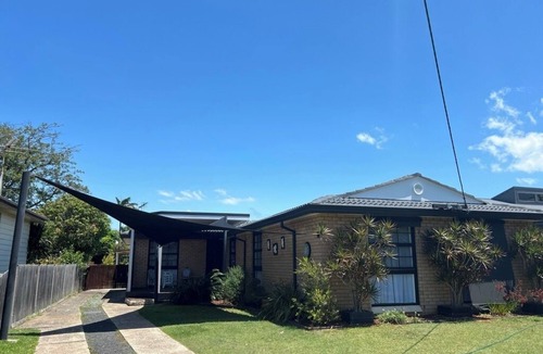 Lake Macquarie City Council House | Swansea Sands- Modern Family home close to the lake