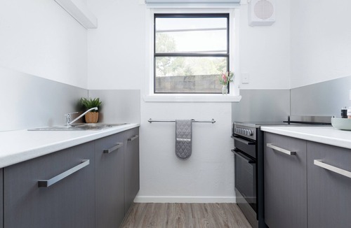 Riverside Apartment | Sweet Escape: Studio with Parking & WiFi