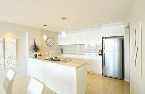 Merimbula Cabin | Sybella - 6 Bedroom Option incredible views and a pool