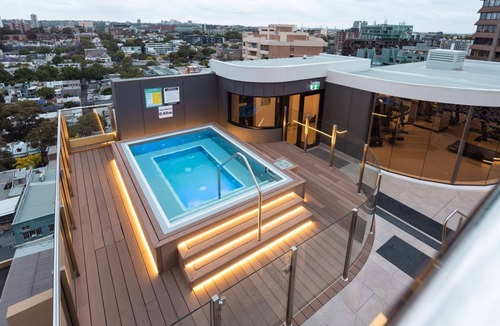 Darlinghurst Apartment | Sydney City Large Studio Apartment with Balcony