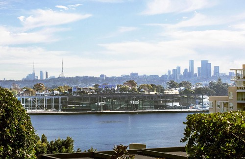 Sydney Apartment | Sydney - PYRM2 - Distillery Drive - Stylish 2BR + Study with Pool Gym Near Darling Harbour The Star Casino