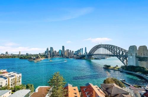 Kirribilli Apartment | Sydney's Landmark Views from Luxury 2Bd Apt