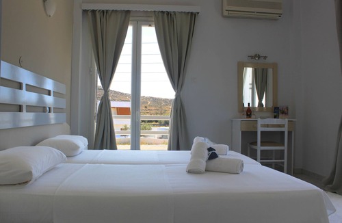 Vari Hotel | Syros Holidays