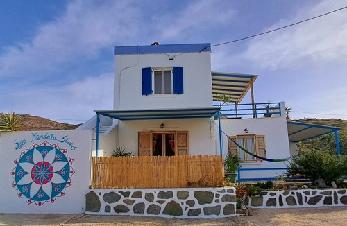 Megas Gialos House | Syros Mandala Studio-Love Apartment with Wi-Fi and Air Conditioning