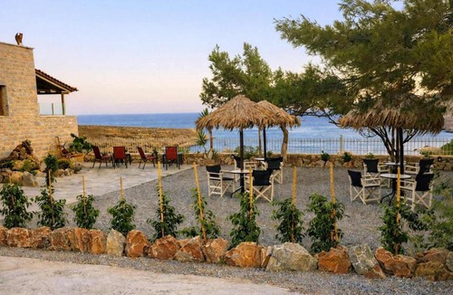 Omales House | Tainaros Rooms - Beachfront Cozy Getaways