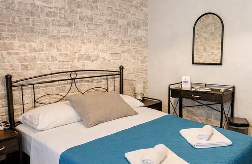 Omales House | Tainaros Rooms - Beachfront Cozy Getaways