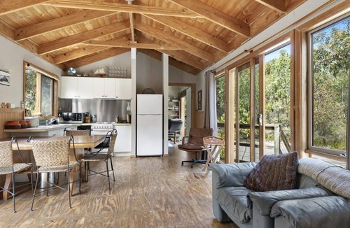 Moggs Creek Cottage | Tajm - Bush Views and a Flat Walk to the Beach