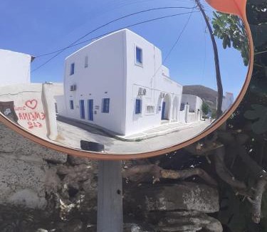 Gavrio Apartment | Takis House