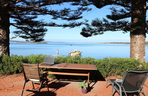 Lake Wangary House | Tall Pines Beach House, Mount Dutton Bay. Beachfront paradise.