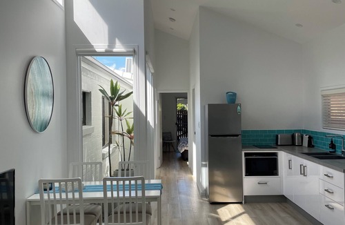 Suffolk Park House | Tallow Beach Bungalow , Unit 2, Suffolk Park. Easy walk to beach and shops.
