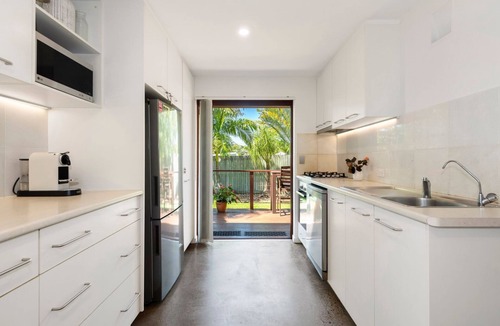 Suffolk Park House | Tallow Beach Retreat - welcoming pet-friendly unit