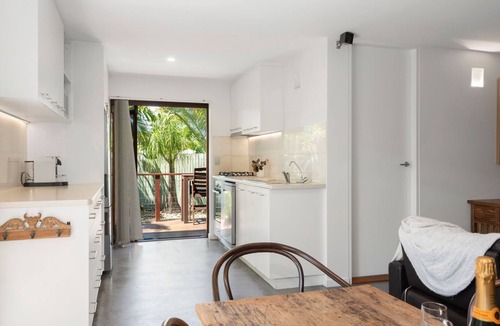 Suffolk Park House | Tallow Beach Retreat - welcoming pet-friendly unit