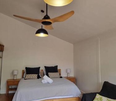 Suffolk Park Apartment | Tallows Studio -Modern, tranquil, dog friendly,2 mins to the beach