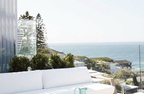 Tamarama House | Tamarama House has 5 bespoke bedrooms and is home to enchanting views.