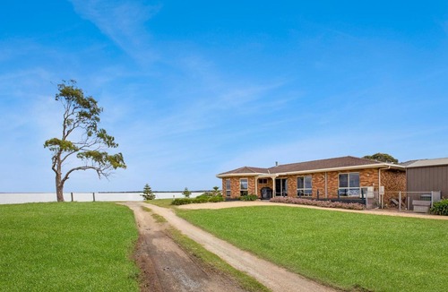 Metung House | Tambo Escape - Boasting 180-degree water views, down a quiet country road