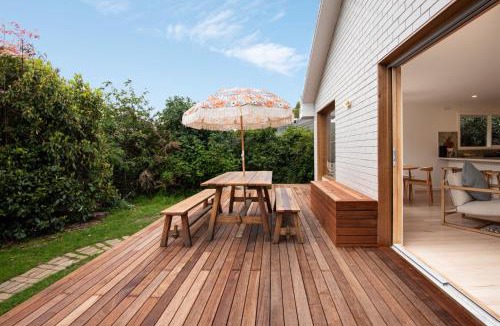 Somers House | Tasman Serenity in Somers Walk to the beach