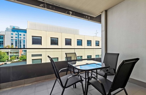 Richmond North Apartment | Tasteful 2-Bed Unit By Bridge Rd Shops