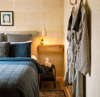 Waterhouse House | 'Tea Tree' Private Retreat with Outdoor Bath