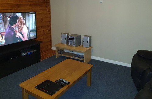 Claude Road Bed & Breakfast | Teapot 2 Bedroom Cottage