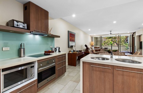 Palm Cove Apartment | Temple 304 - 2 bedroom apartment in luxury Palm Cove resort