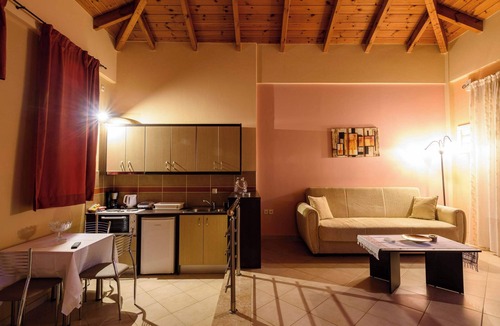 Agrilos Apartment | Terpsi Studio 3 - Kyparissia Garden Retreat