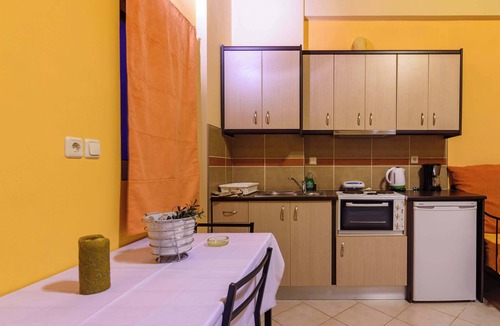 Agrilos Apartment | Terpsi Studio 4 - Kyparissia Garden Retreat