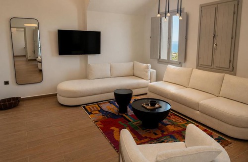 Oia Apartment | Terracotta Sunset Suites