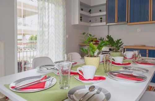 Anatolikos Sinikismos Apartment | Thano's stylish flat just 150m to the beach