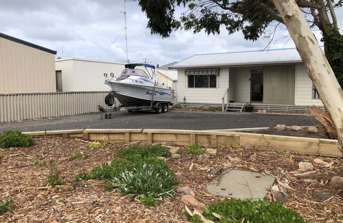 Port Macdonnell House | The Bach - located at Port Macdonnell